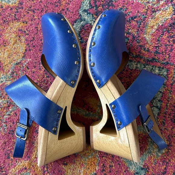 Dansko | Women’s Royal Blue Leather Thea Closed Toe Heel Strap Clogs, Size 8 - Picture 7 of 16